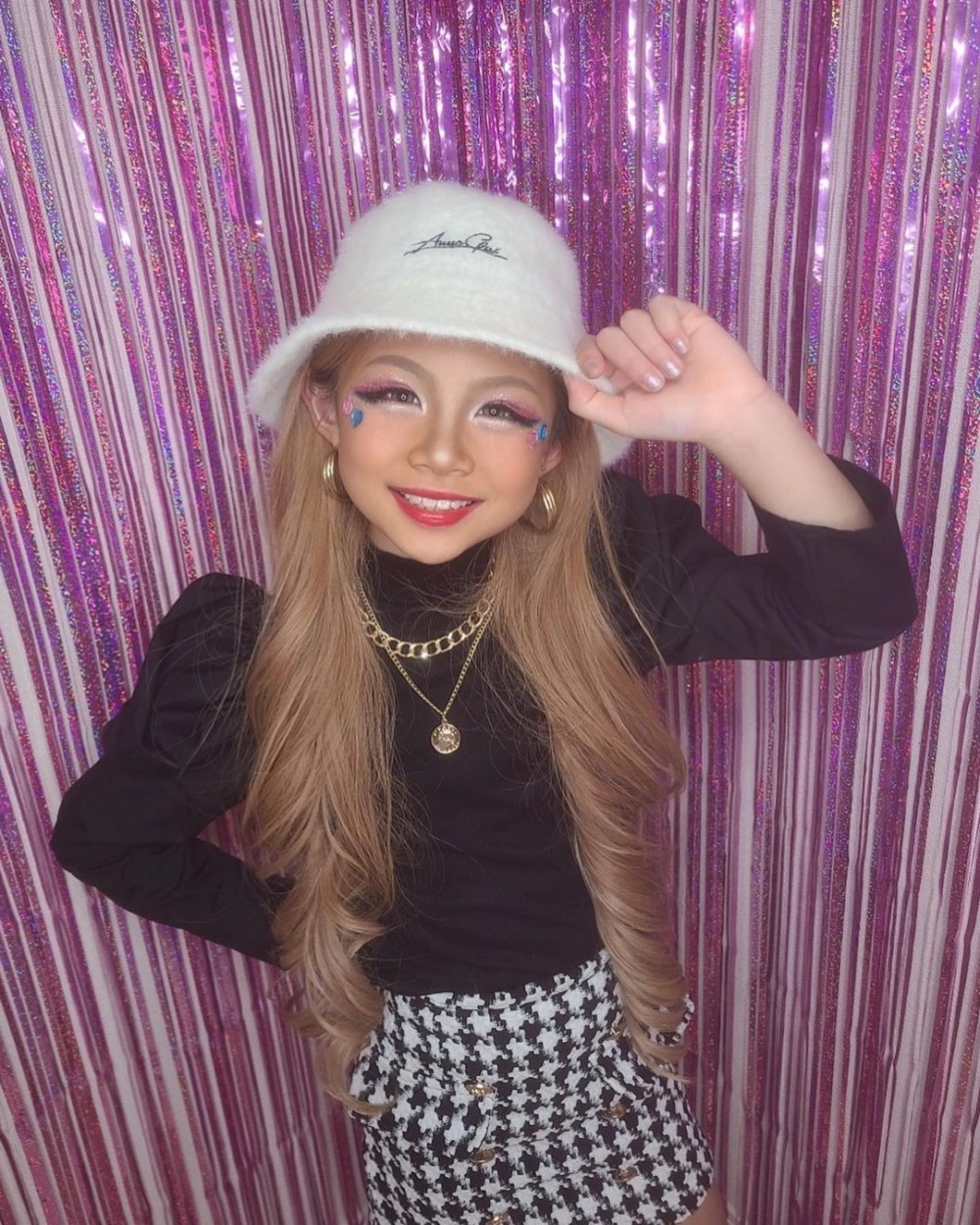 yunachi自學化妝和貼假眼睫毛