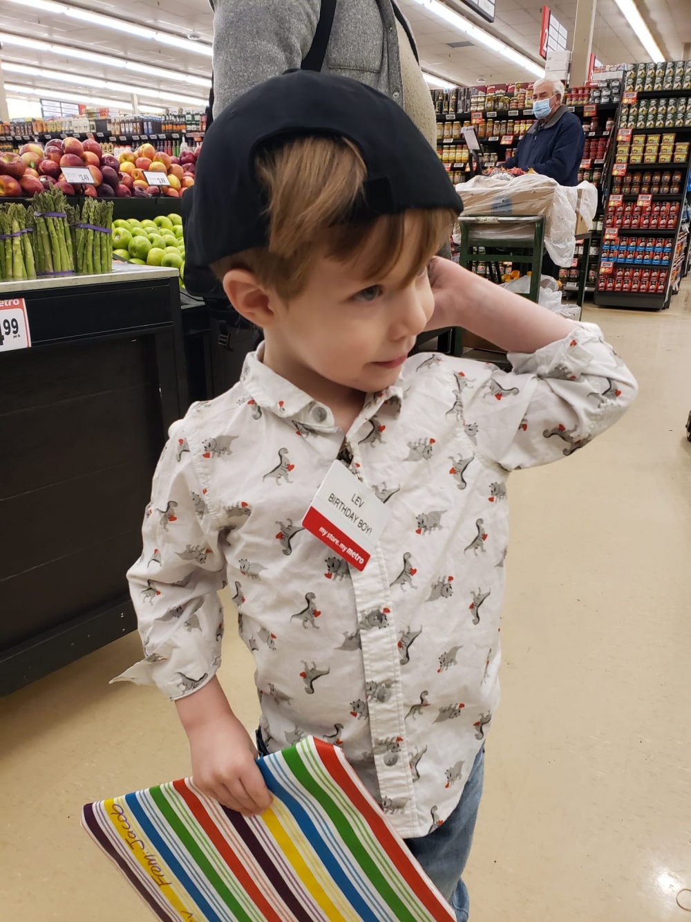 4歲Lev的生日願望，是在常光顧的一所超市開生日派對。