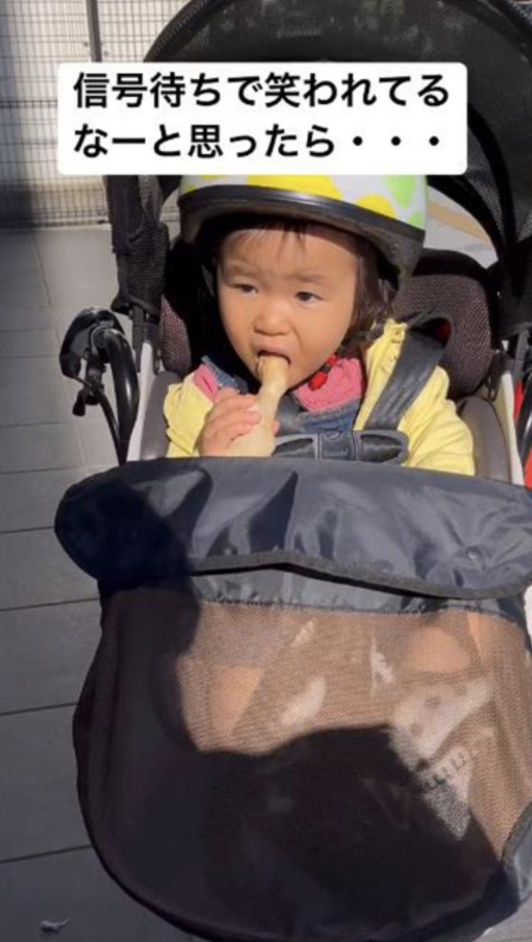 不少網民紛紛留言說很可愛,指女孩天真的樣子很得意。