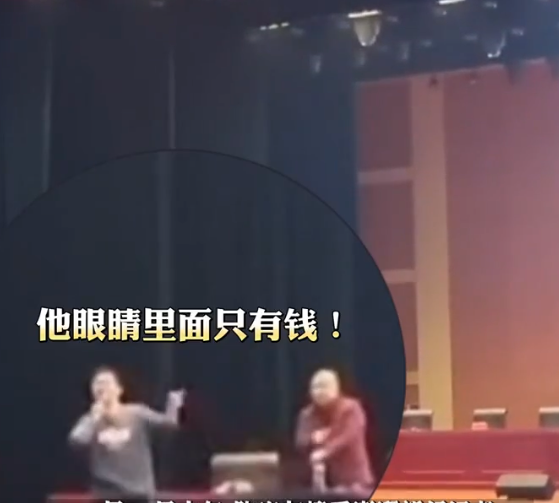 陳宏友的發言讓在場師生感到不滿,有位學生更忍不住直接上台撞咪反駁。