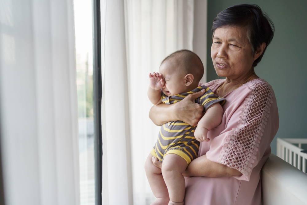 湊孩子太辛苦，網民建議事主媽媽得閒去探吓孫子便好