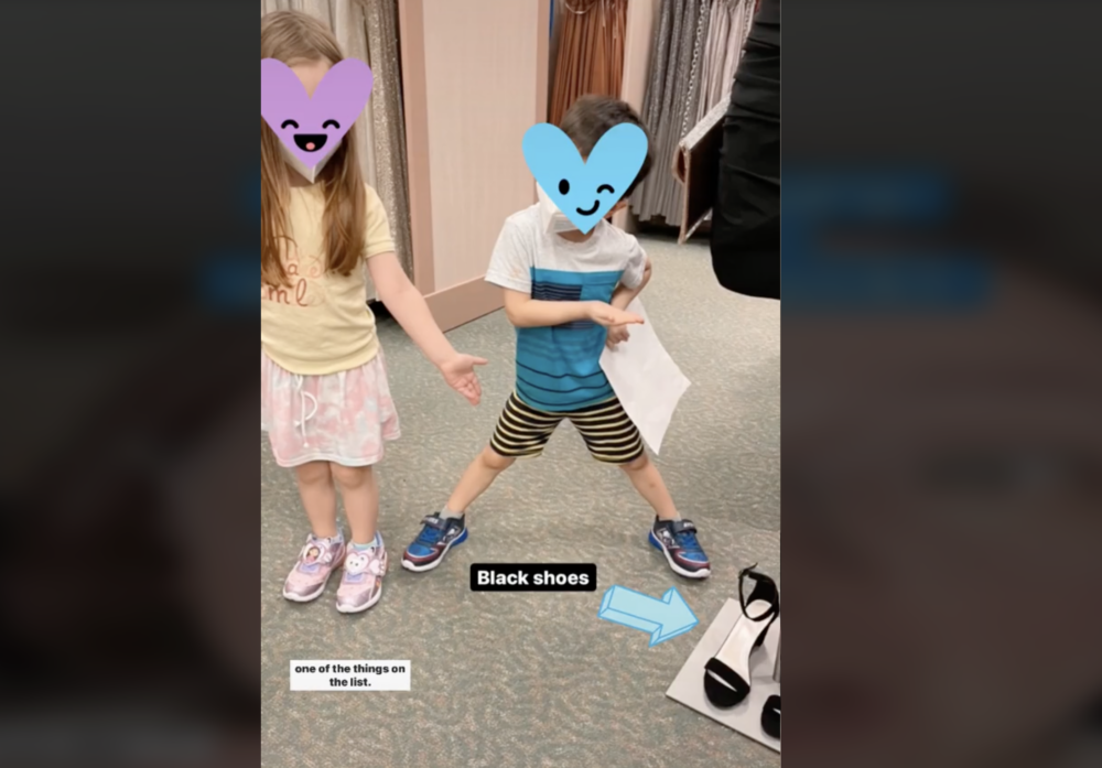 走過容易忽略的黑色鞋子。