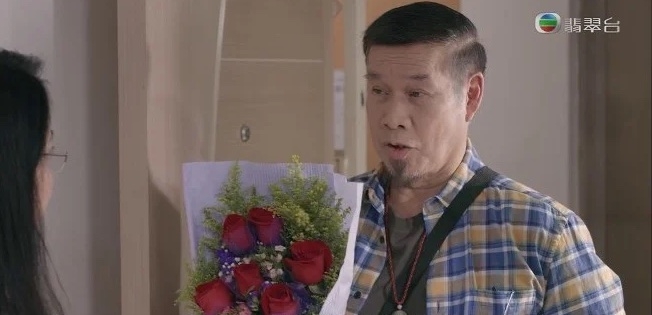 事主是家中最小的孩子,深受父親寵愛