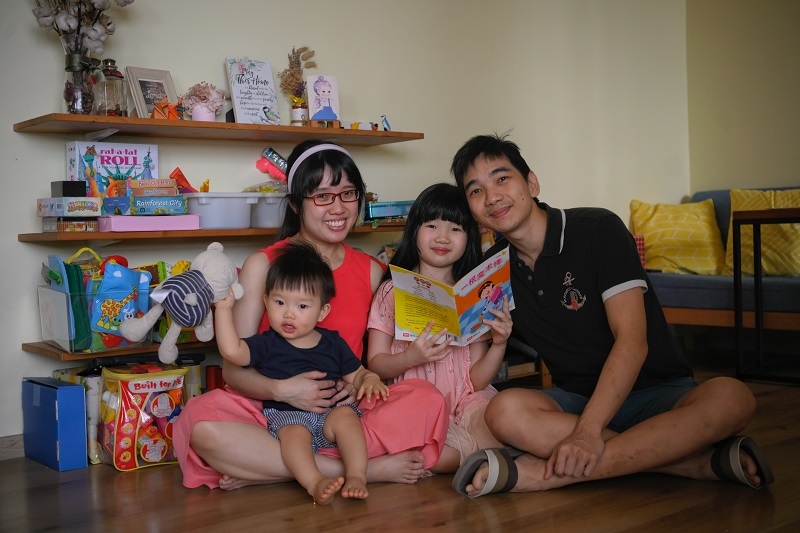 曦恩從小跟在媽媽身邊學習中文,也當起媽媽的小助教,同時收穫語文能力及教學技巧。