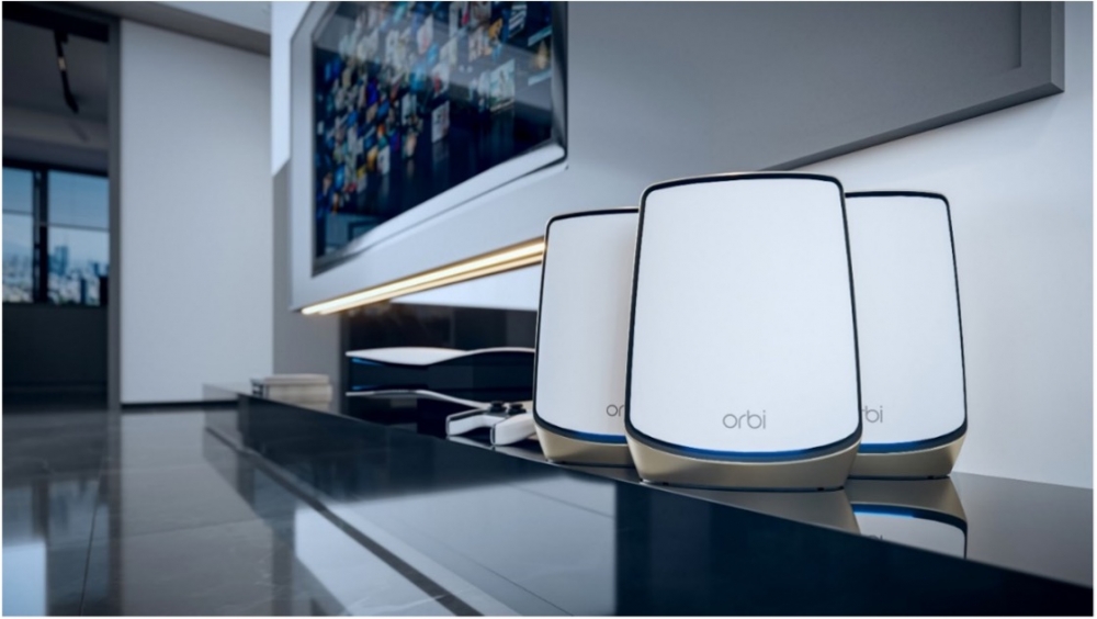 NETGEAR Orbi RBK863S(3件裝),可覆蓋 1000呎-2500呎室內面積。