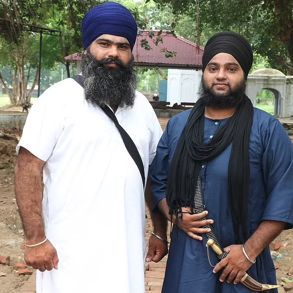 現在她和兄弟們一起務農，決定自己養活自己。