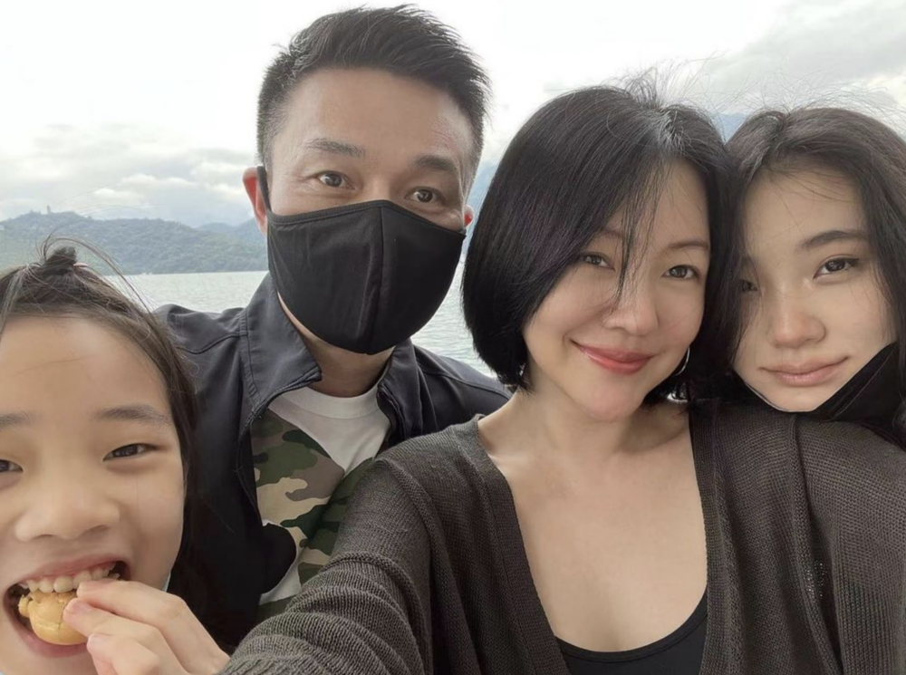 小S與老公結婚多年，育有3女。