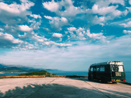 一家人先後到了10個歐洲國家遊歷，包括西班牙、法國、葡萄牙、意大利、斯洛文尼亞等。