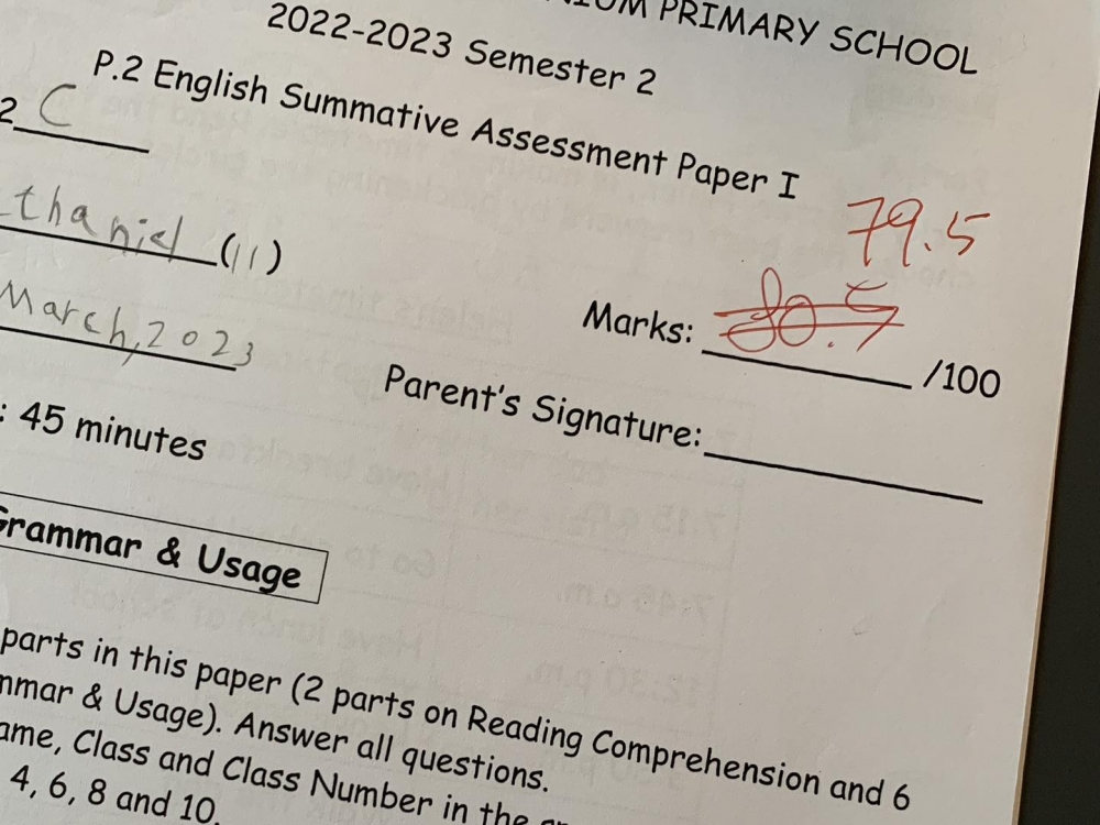 何基佑大仔的試卷由80.5分變成79.5分。