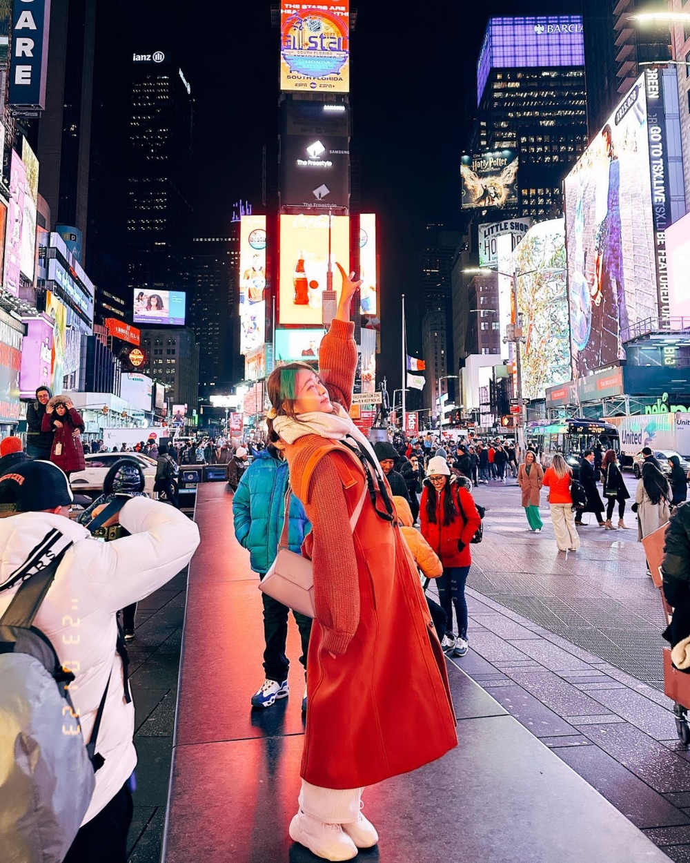 Y頭和老公到美國旅遊,因為金錢問題產生小摩擦。