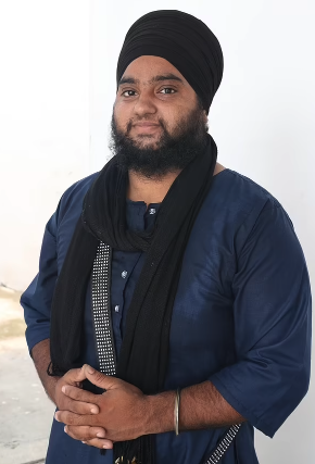 現在Mandeep經常因為有很多鬍鬚及戴上頭巾，被誤認成男人。