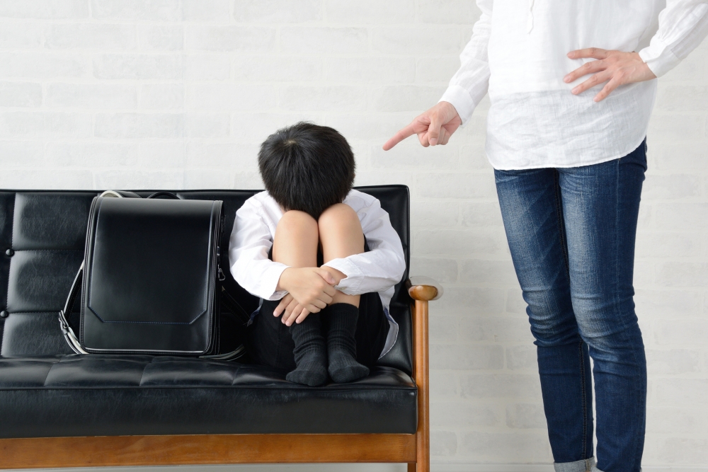 一名小五男童不愛做功課，結果爸爸都用體罰來教訓。