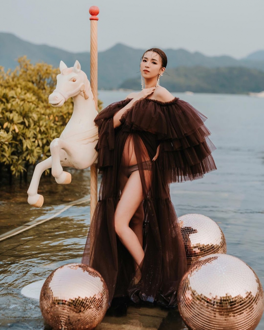 孫慧雪懷孕中期，肚子已十分巨大