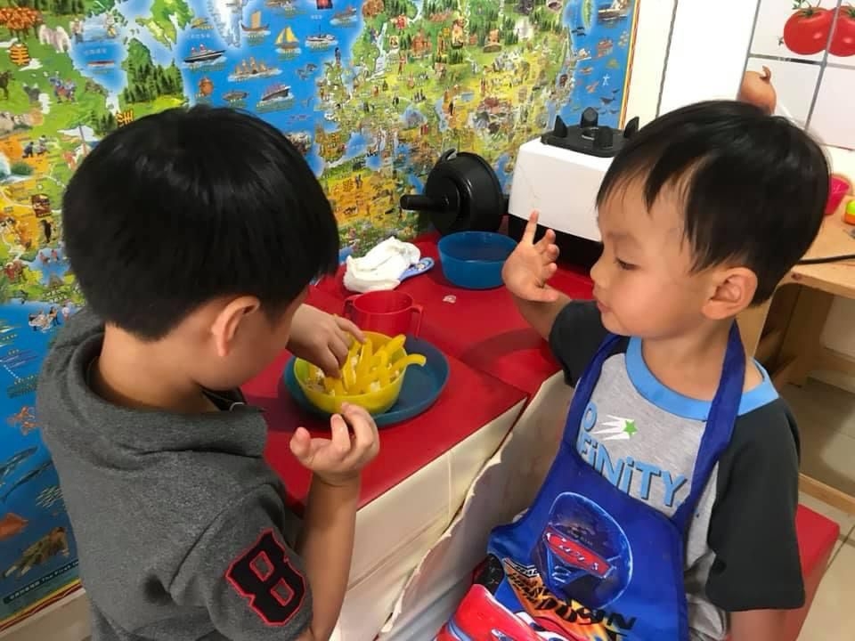 Carrie表示仔仔沒有抗拒寄養小朋友。