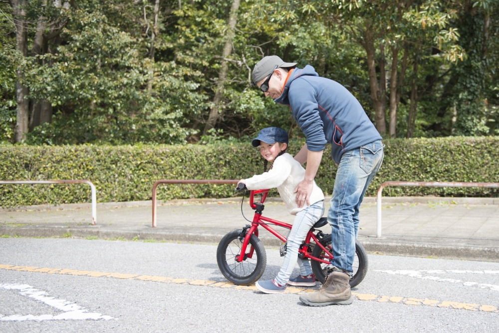 兩父女再次牽單車來練習