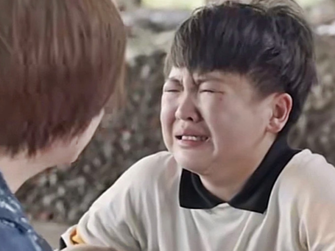 她其中一個侄仔在考試中獲得300分高分，想找到炫耀的機會，結果被事主不斷阻擾，最終他崩潰大哭。