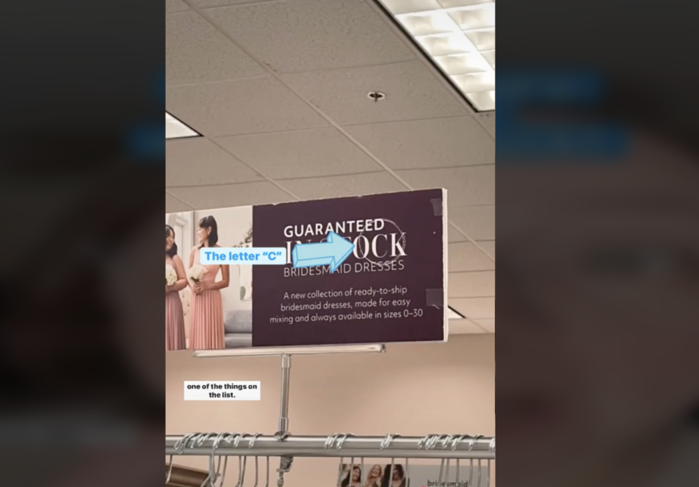 出現在廣告牌中的字母C。