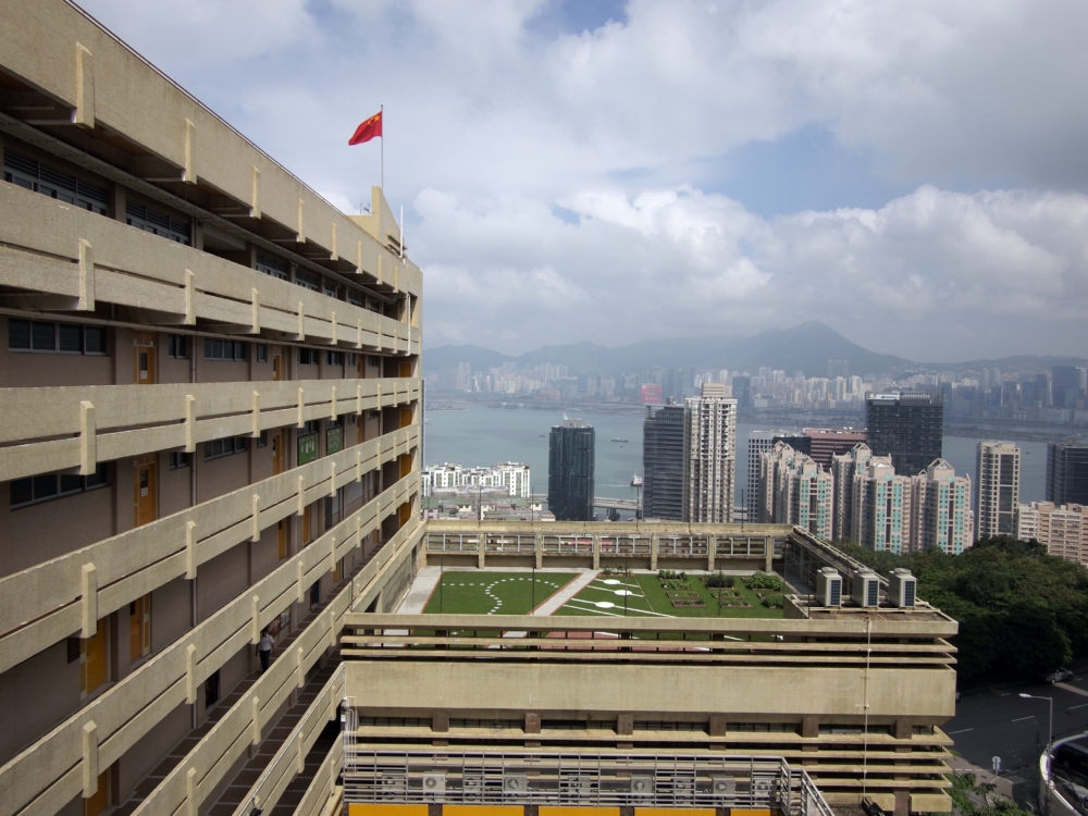 培僑中學位於東區。