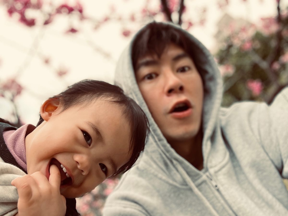 李國毅親力親為照顧女兒