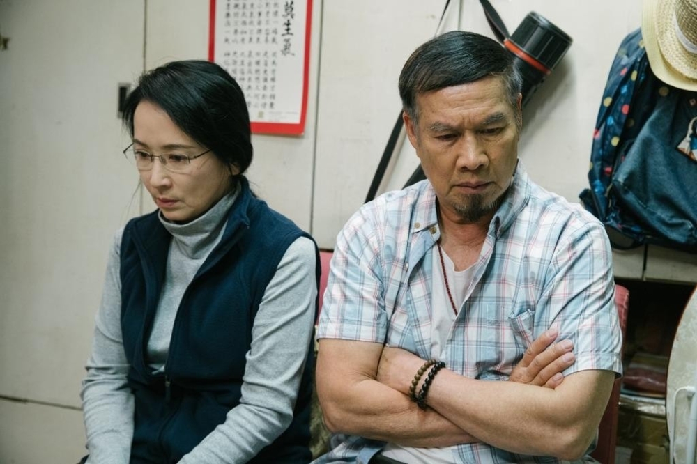 事主不解父母知道自己沒能力,為何還要生兒育女,