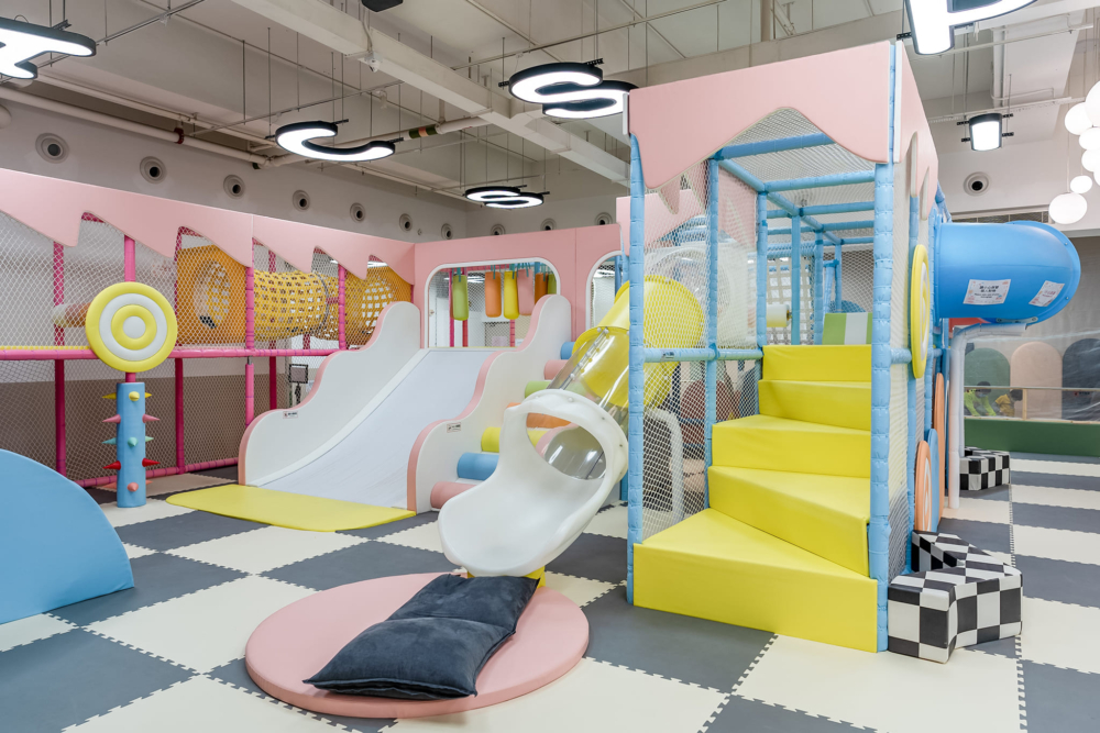 位於九龍灣的Fantastic Space Playhouse佔地有7000呎,容納多個大型玩樂設施。