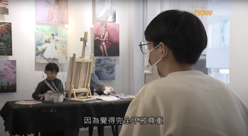 Carol大仔升中後,某次媽媽上載其照片後感到反感。