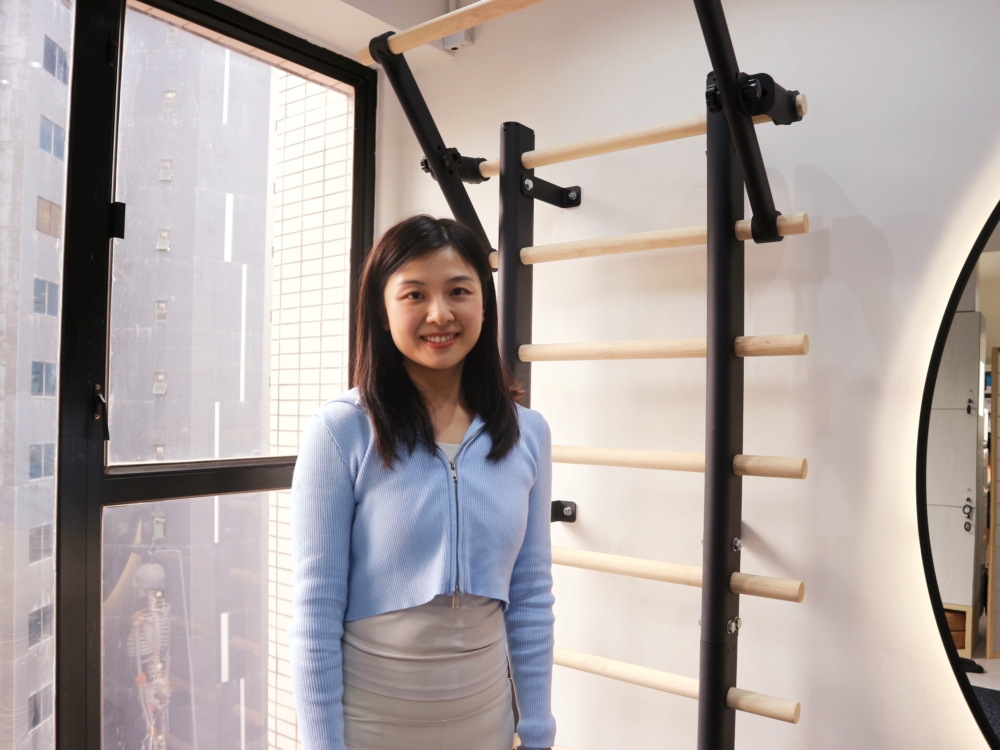 孕婦瑜伽導師Joanette Yiu表示,孕婦做瑜伽前事前最好諮詢醫生或者專業瑜伽教練的建議,確保胎兒和媽媽都安全。