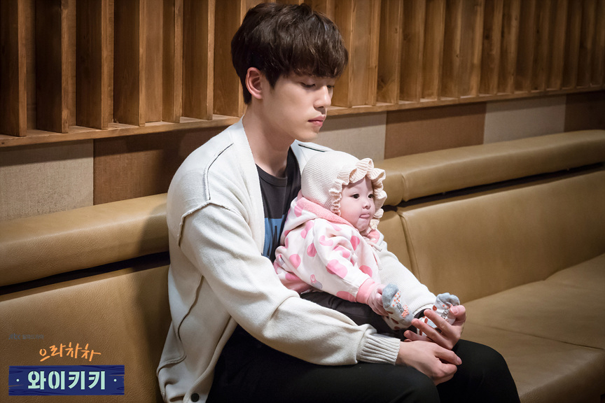 有網民認為樓主不應該播放卡通，這樣只會增加噪音。