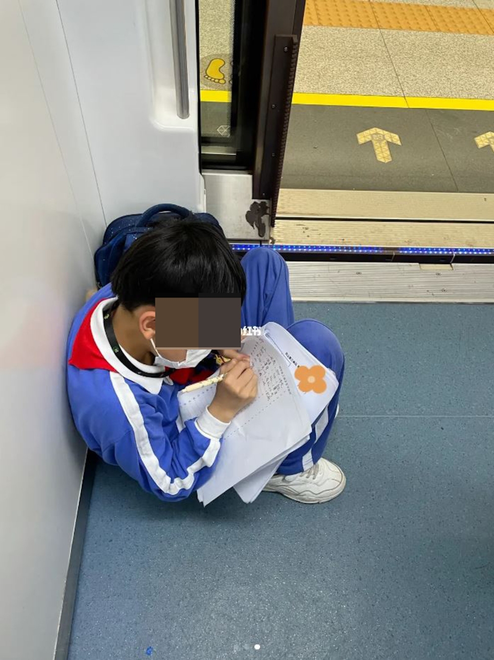 原來學生回家後，還要練琴、練字、畫畫，晚上9時30分便要上床睡覺，所以現在要抓緊時間。