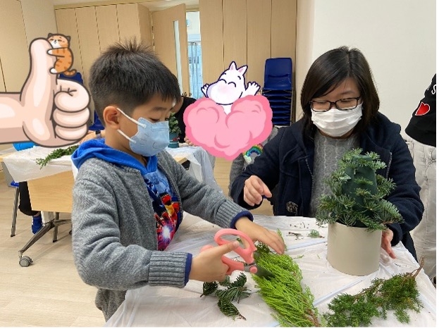 在「彩虹會」專業團隊的協助下,迪雅媽媽讓兒子參加多個藝術治療工作坊,現在小朋友情緒穩定下來,懂得用說話表達。