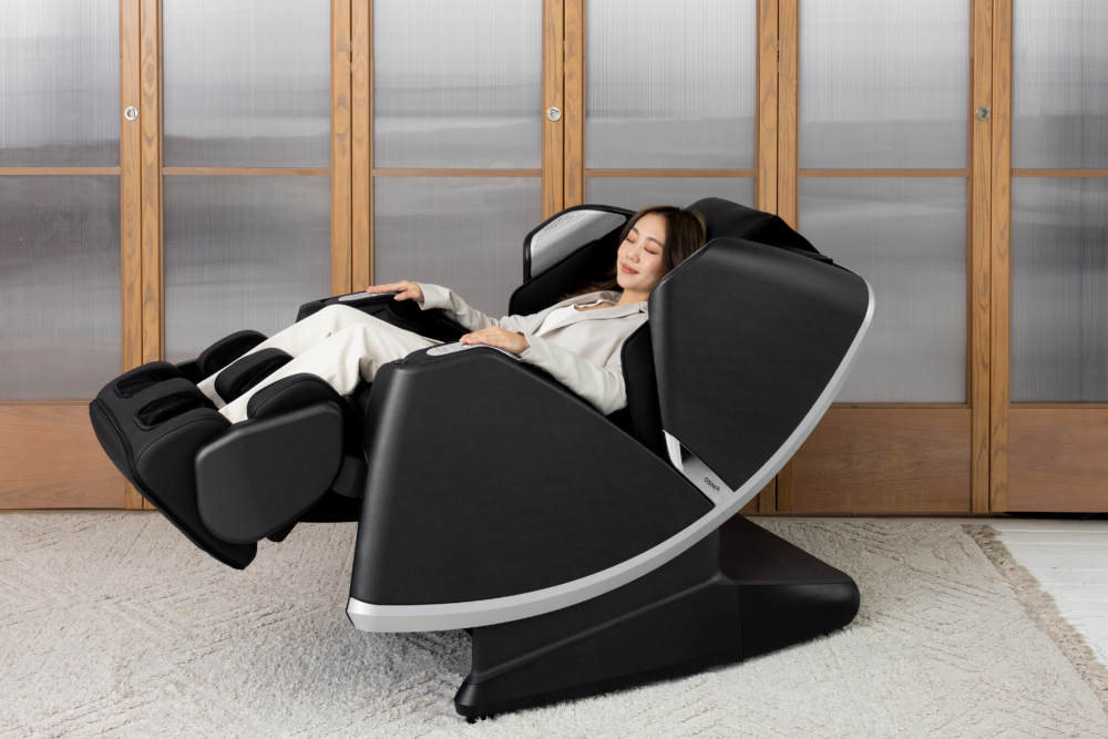 OSIM 減壓養身椅超越一般按摩椅,猶如「AI家庭醫生」全天候定期監察媽媽身心健康。