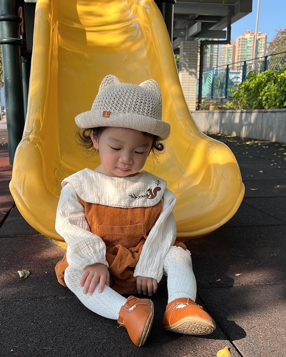 對於Chloe來說，老師和媽媽的身份角色分別很大，後者有返工無收工的分別。