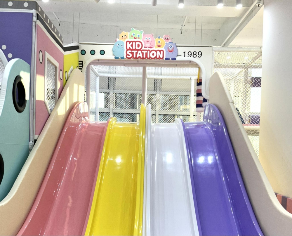 Kidstation擁有8000呎場地,滑梯種類就有彩虹滑梯、糖果滑梯、旋轉滑梯三種!