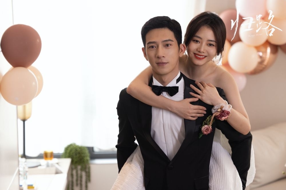 井柏然、譚松韻主演的愛情劇《歸路》，因一個鏡頭被觀眾鬧爆