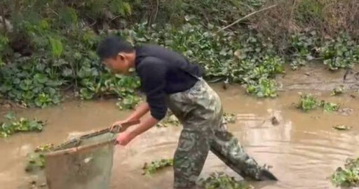 弟弟努力工作賺錢，幫忙供養2個家姐讀大學。