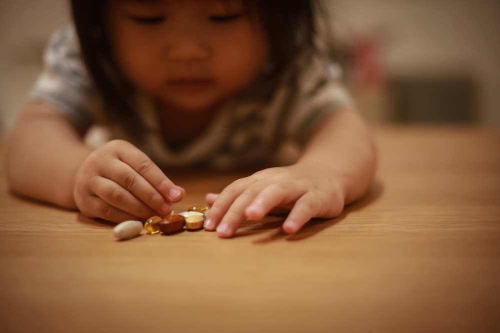 家長不應告訴小孩藥物是「糖」、「糖水」等，避免給小孩錯誤印象。