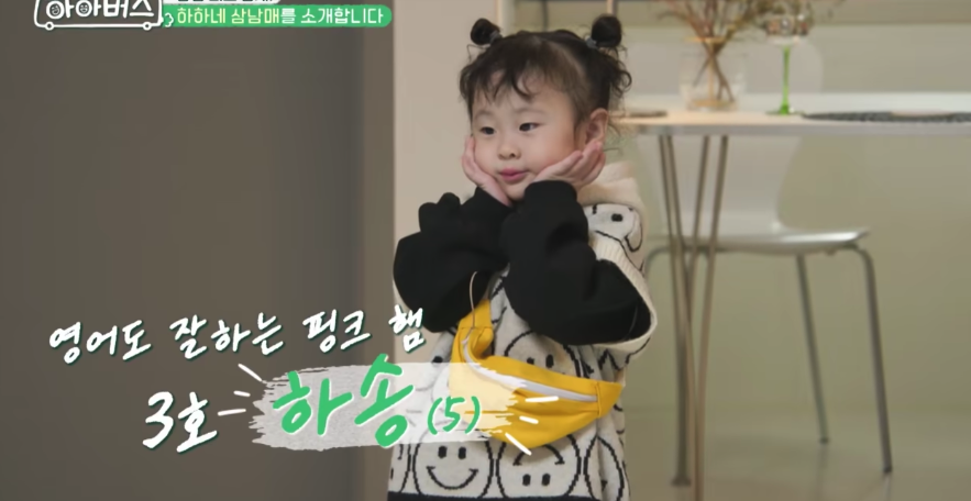 Song由曾經無法行路和站立，到現在可以放開父母的手走路，家人都十分開心。