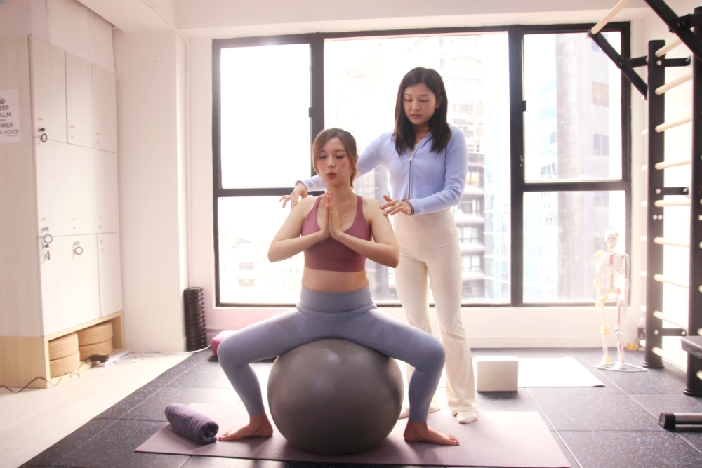 馬式,停留2-3個呼吸,做3組。