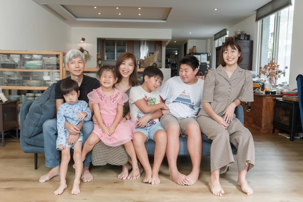 網紅作家「便當夫人」原本育有5名孩子，4歲幼兒去年不幸罹患罕見病離世。