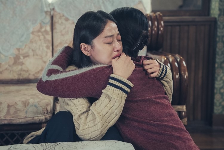 新娘自小遭遇父母離婚，之後就由媽媽一手養大