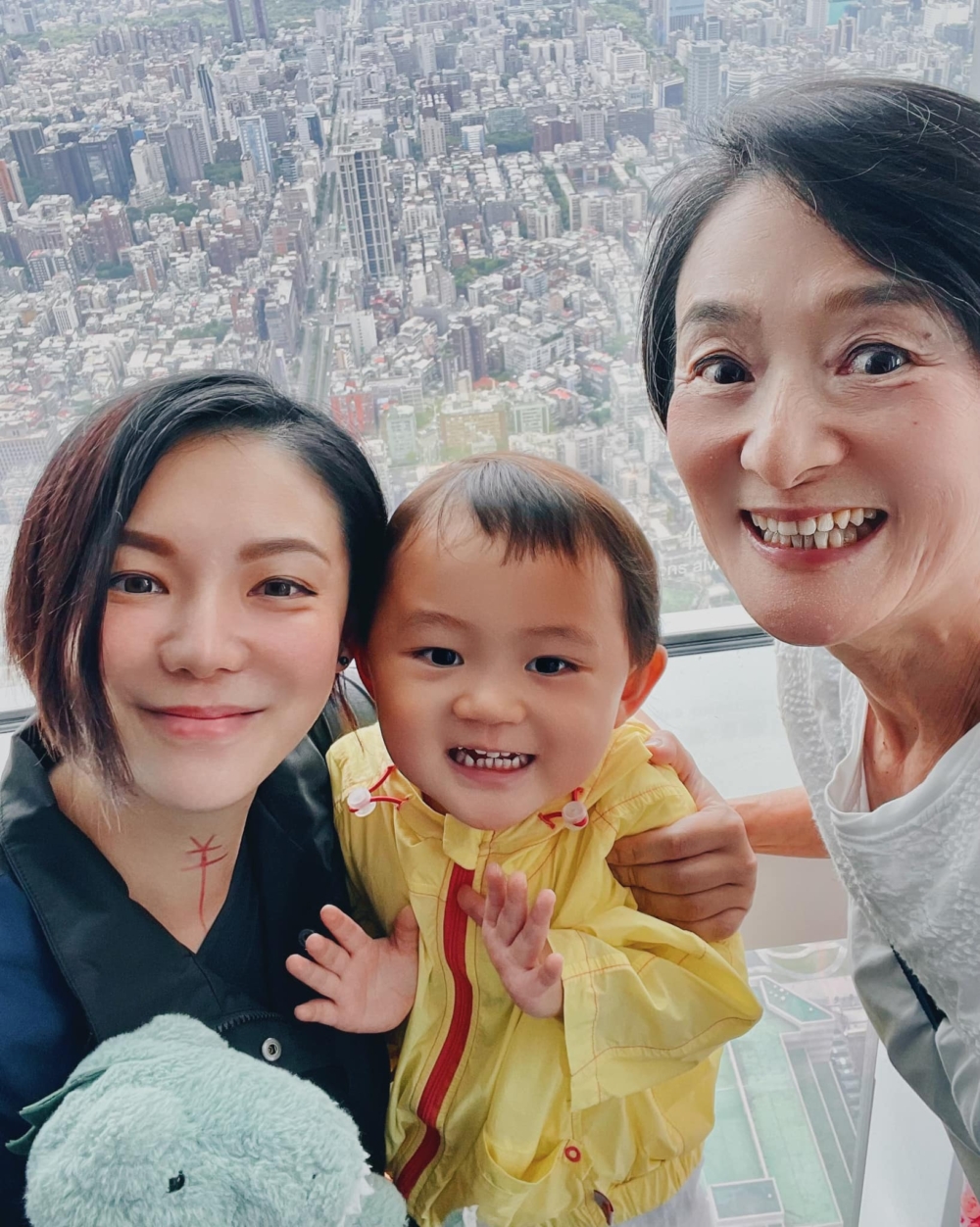 現時婆孫三代一起生活