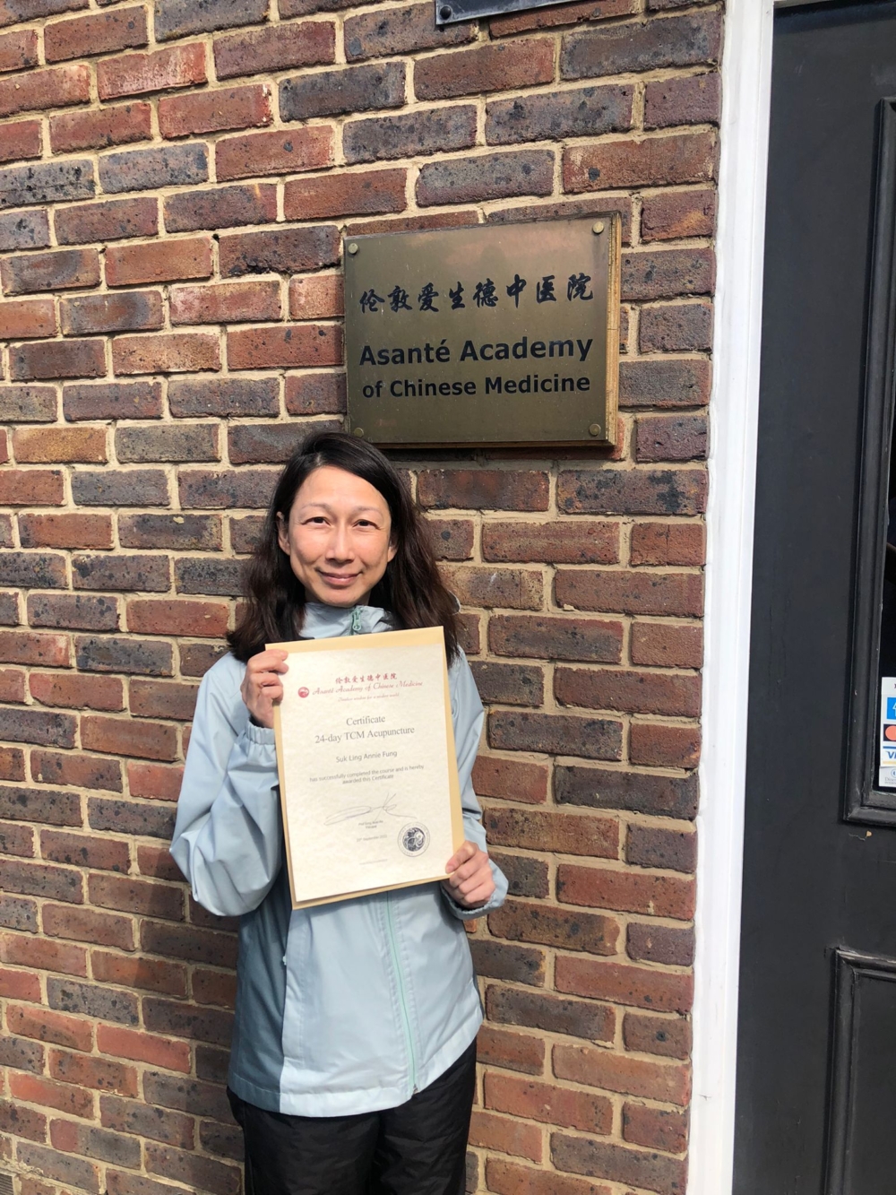 終於攞到證書。考試分兩部分：筆試考理論；技巧試考落針