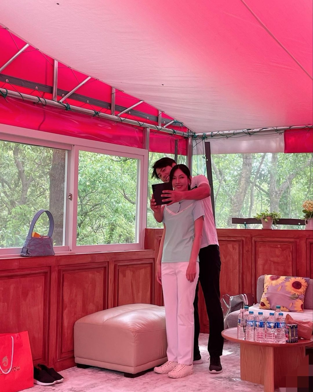 節目播出後，有網民認為李尚禹精神控制金素妍。