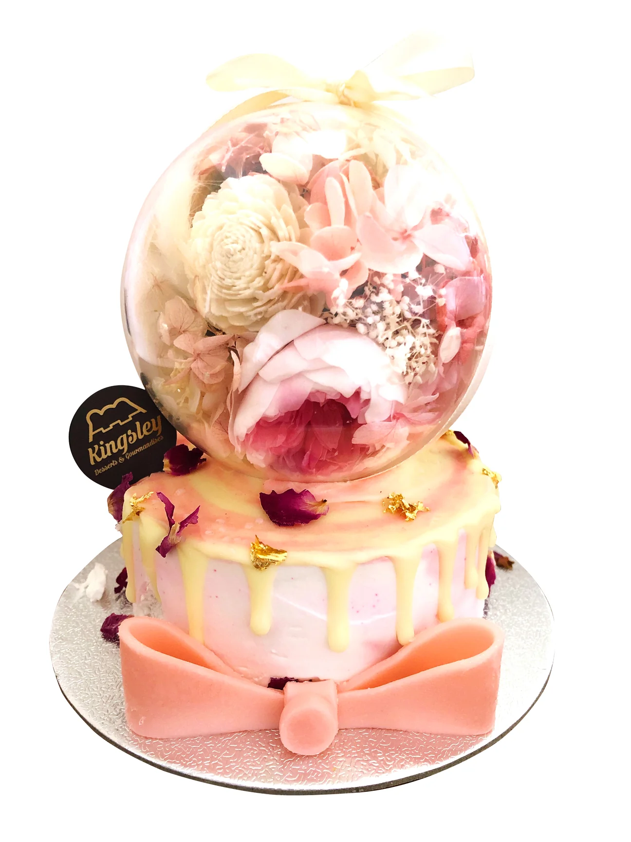 Kingsley Cafe母親節系列蛋糕之「保鮮花水晶球蛋糕」。