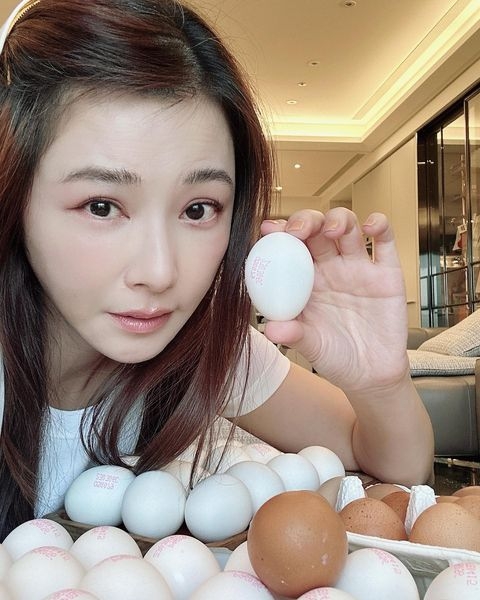 陳怡蓉婚後和老公育有一女。