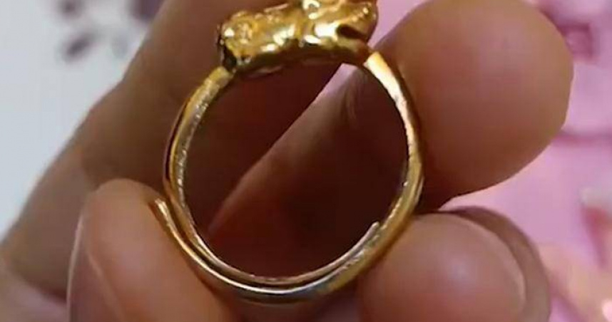 9歲兒子以1元購入戒指