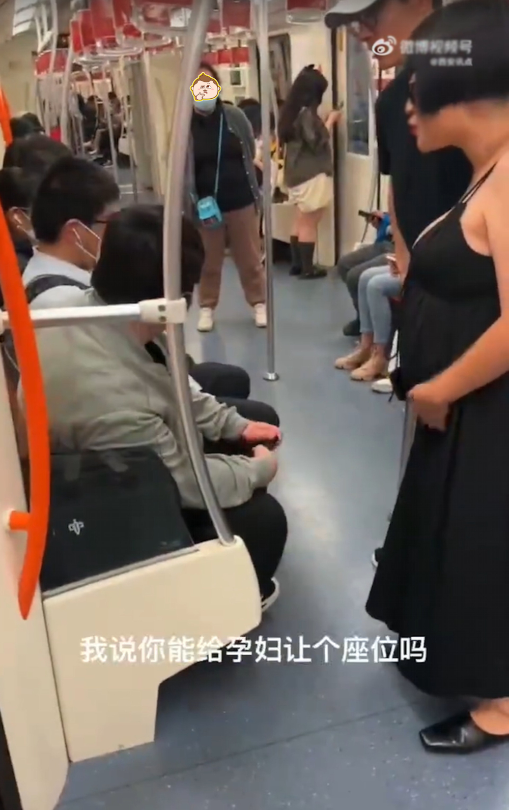 孕婦要求男乘客讓座,對方沒有答應