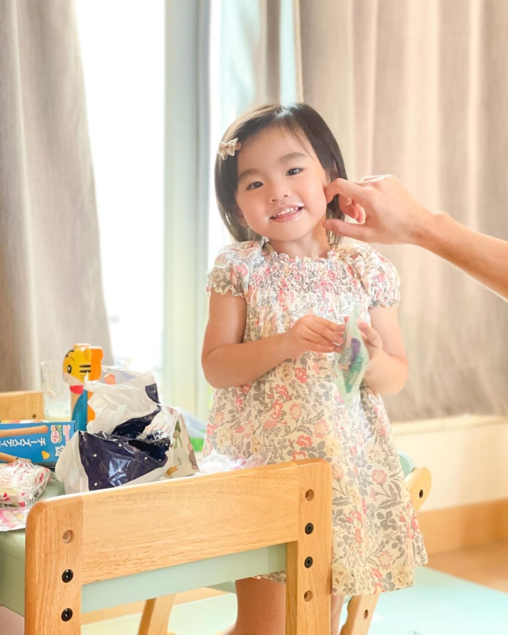 雨僑認為態度強硬不能改變高敏感兒童，只會讓親子關係變糟。