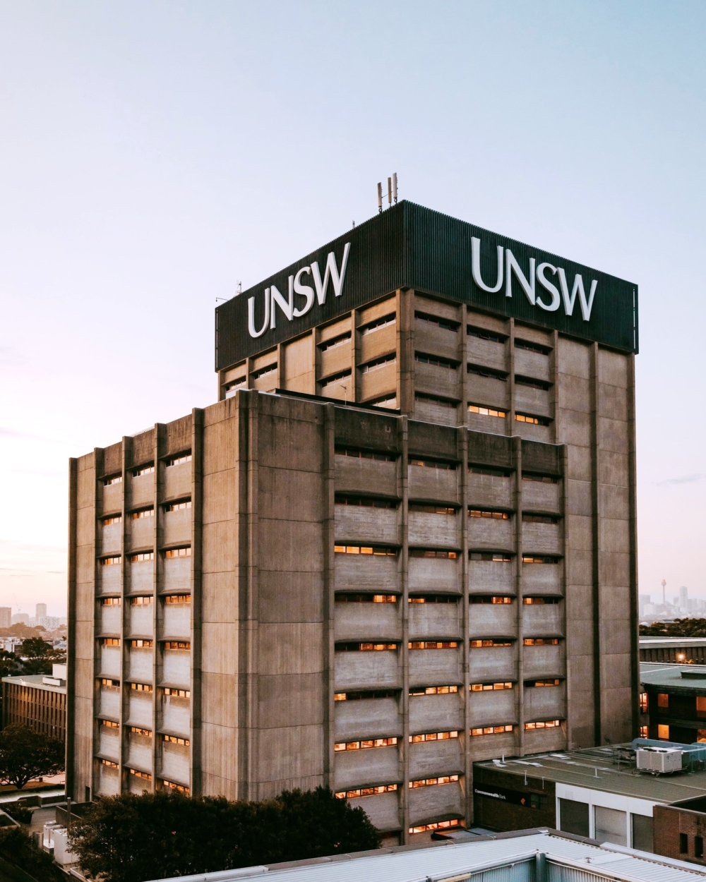 新南威爾斯大學在工程及科技學科方面表現突出。