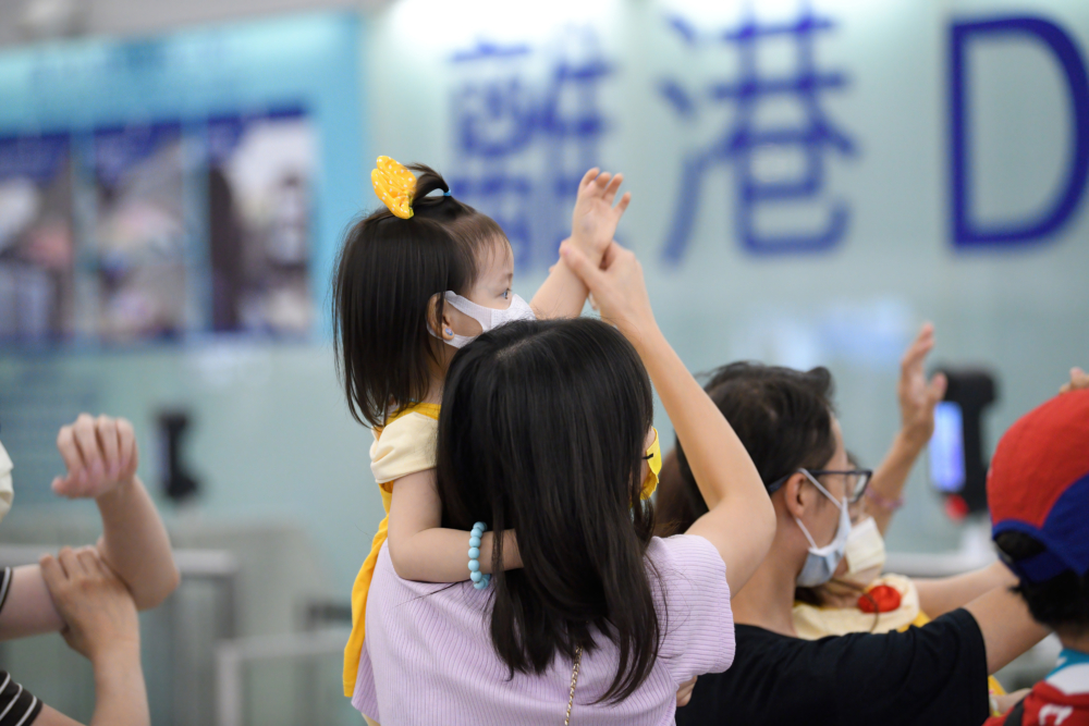 孩子年紀雖小，卻會記掛遠方的親人